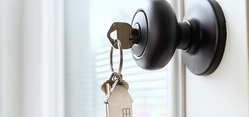 Bifold Door Knob Replacement in Los Banos, California